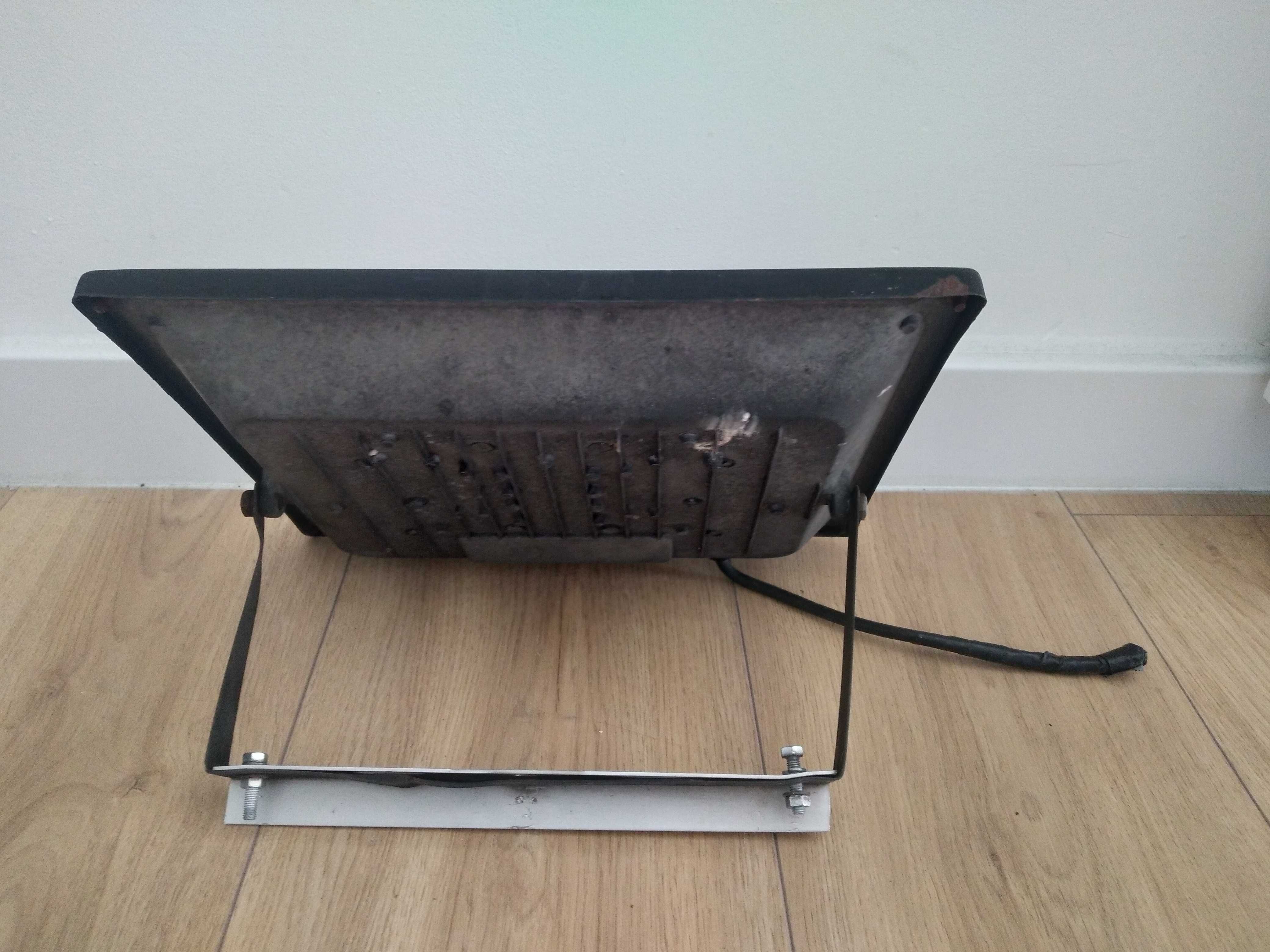 Ledowy reflektor zewnętrzny 100 W