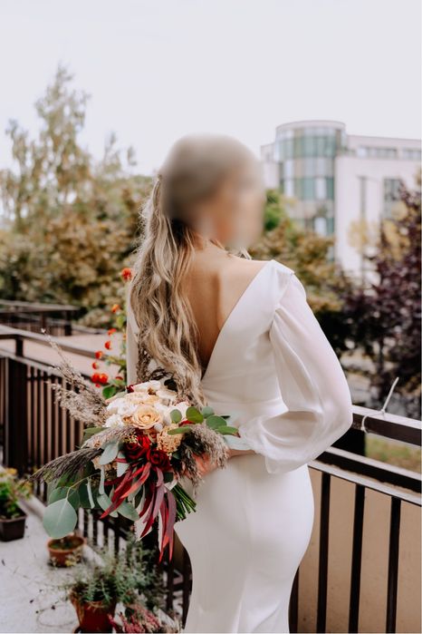 Elegancka dopasowana suknia ślubna
