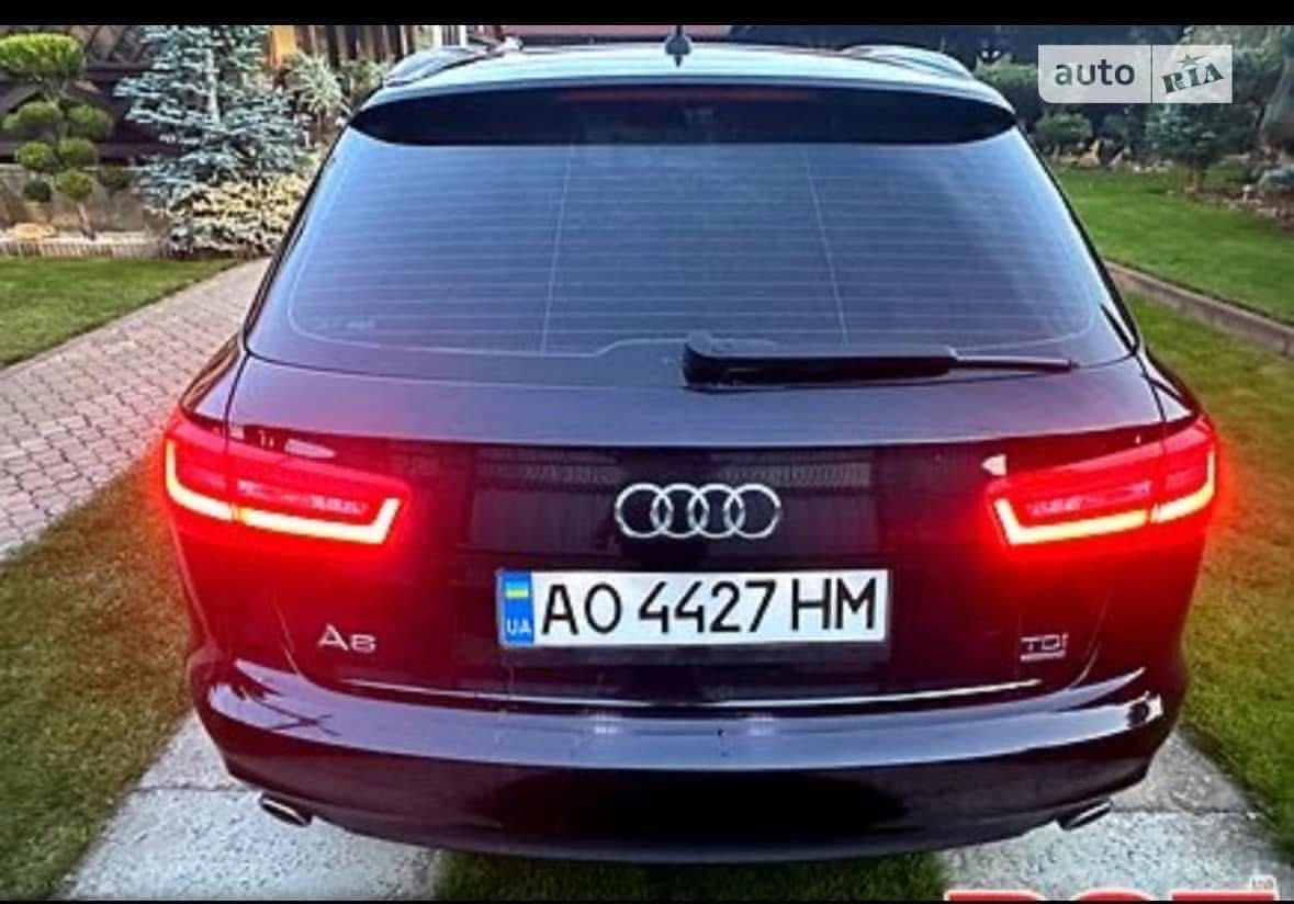 Продам Audi в чудовому стані на гарній комплектації 2013 року