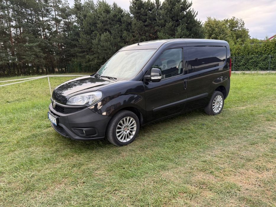 Fiat Doblo 1.6 bogata wersja 3 osbawy super stan 2017