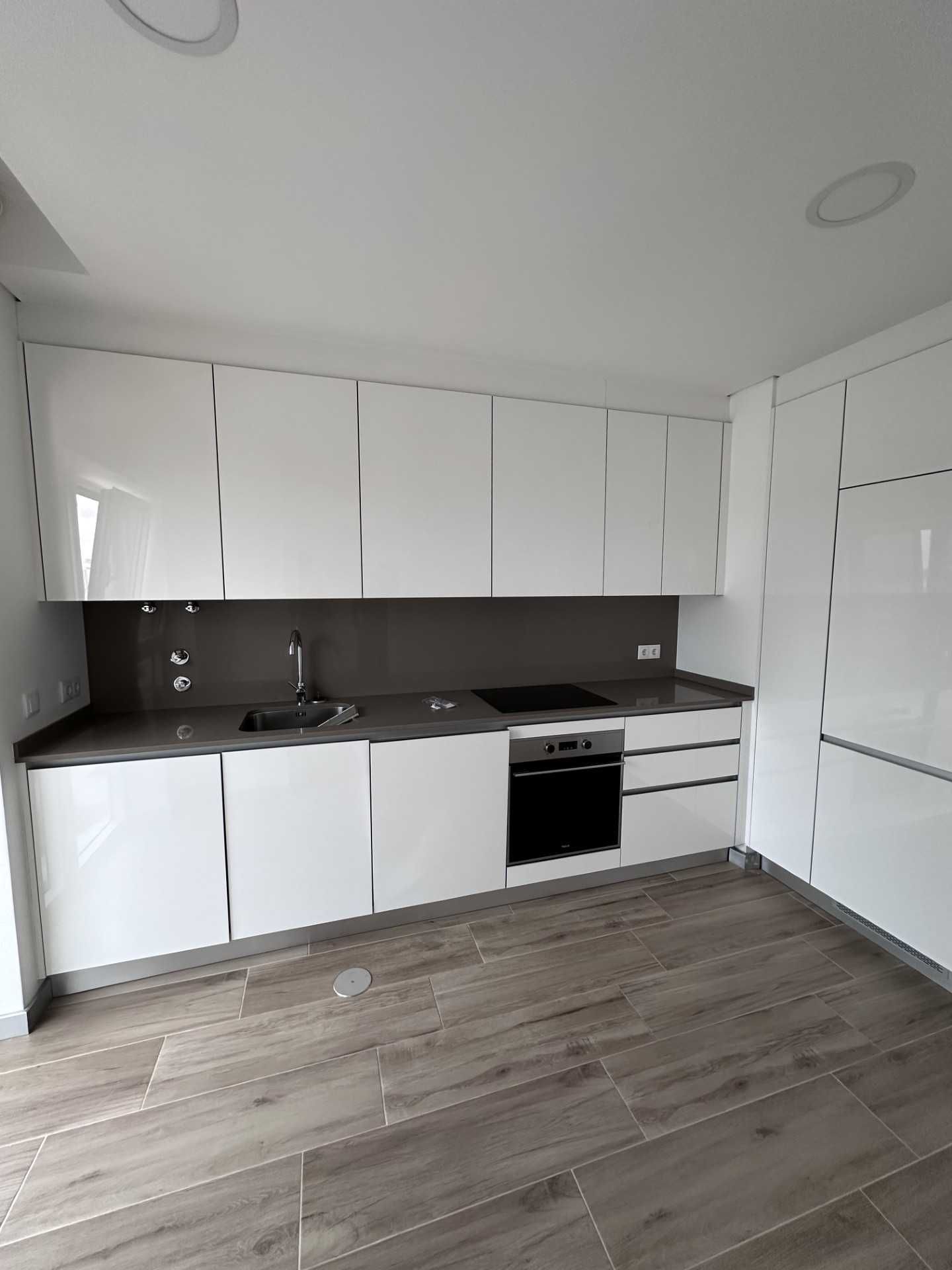 Apartamento T1, junto ao Palácio do Gelo