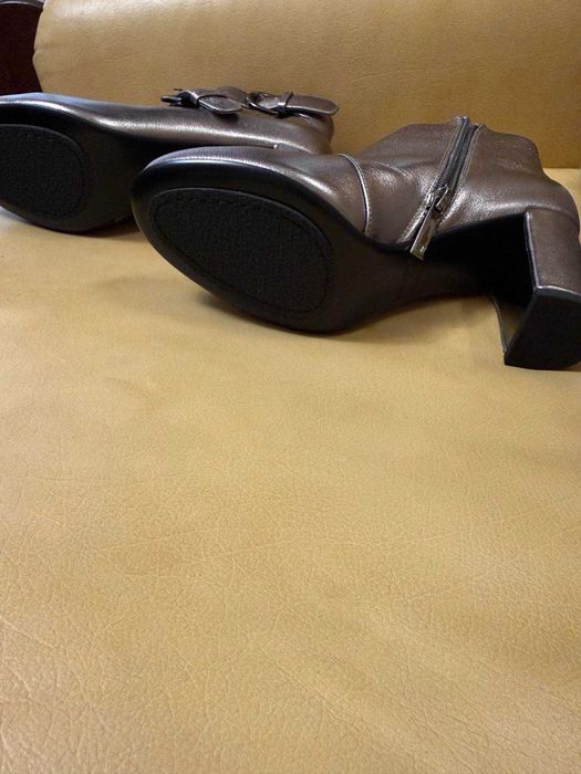 Продам жіночі черевички (ботильйони)