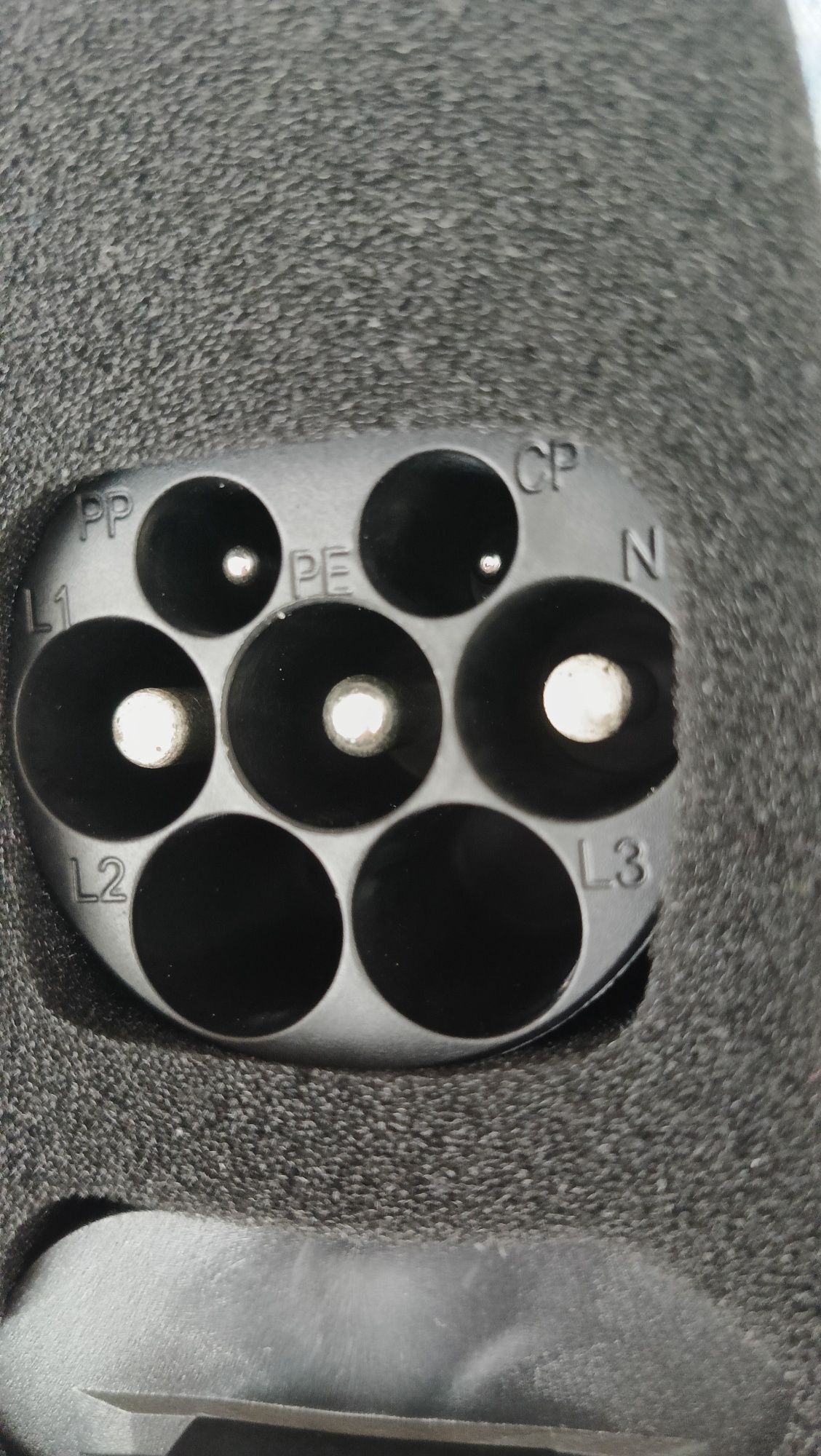 Adapter do ładowania akumulatorów