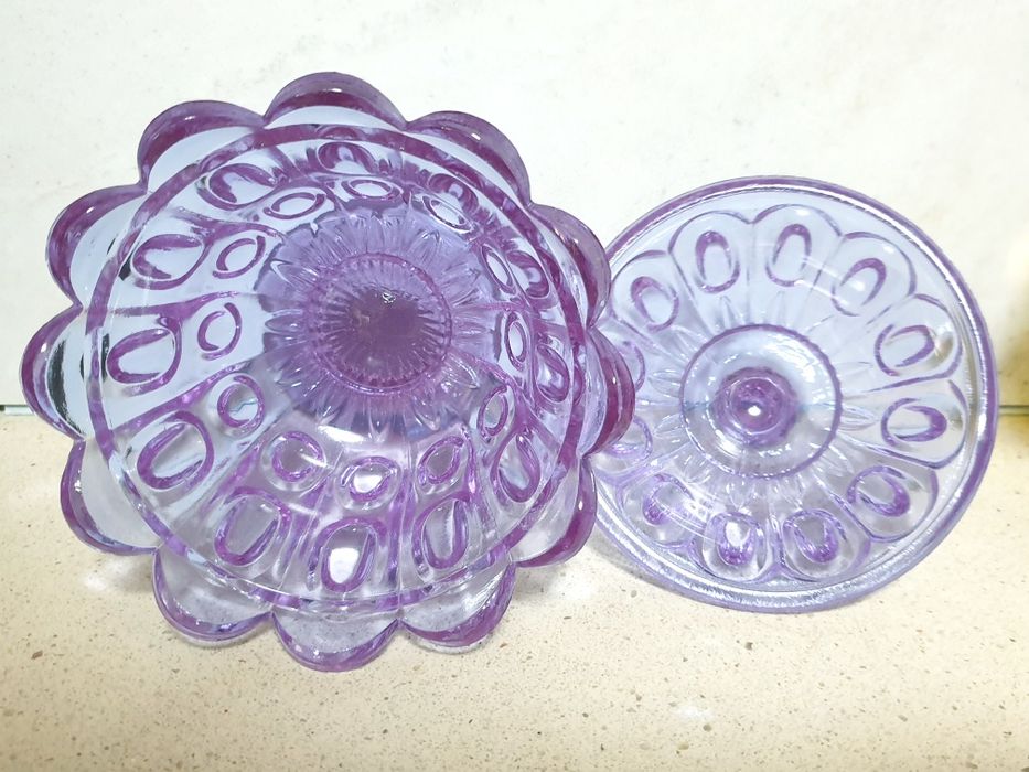 Fantásticas bonboneiras/boleiras em vidro prensado alexandrite e âmbar