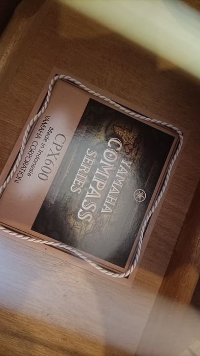 Guitarra electroacústica Yamaha CPX 600 Vintage Tint