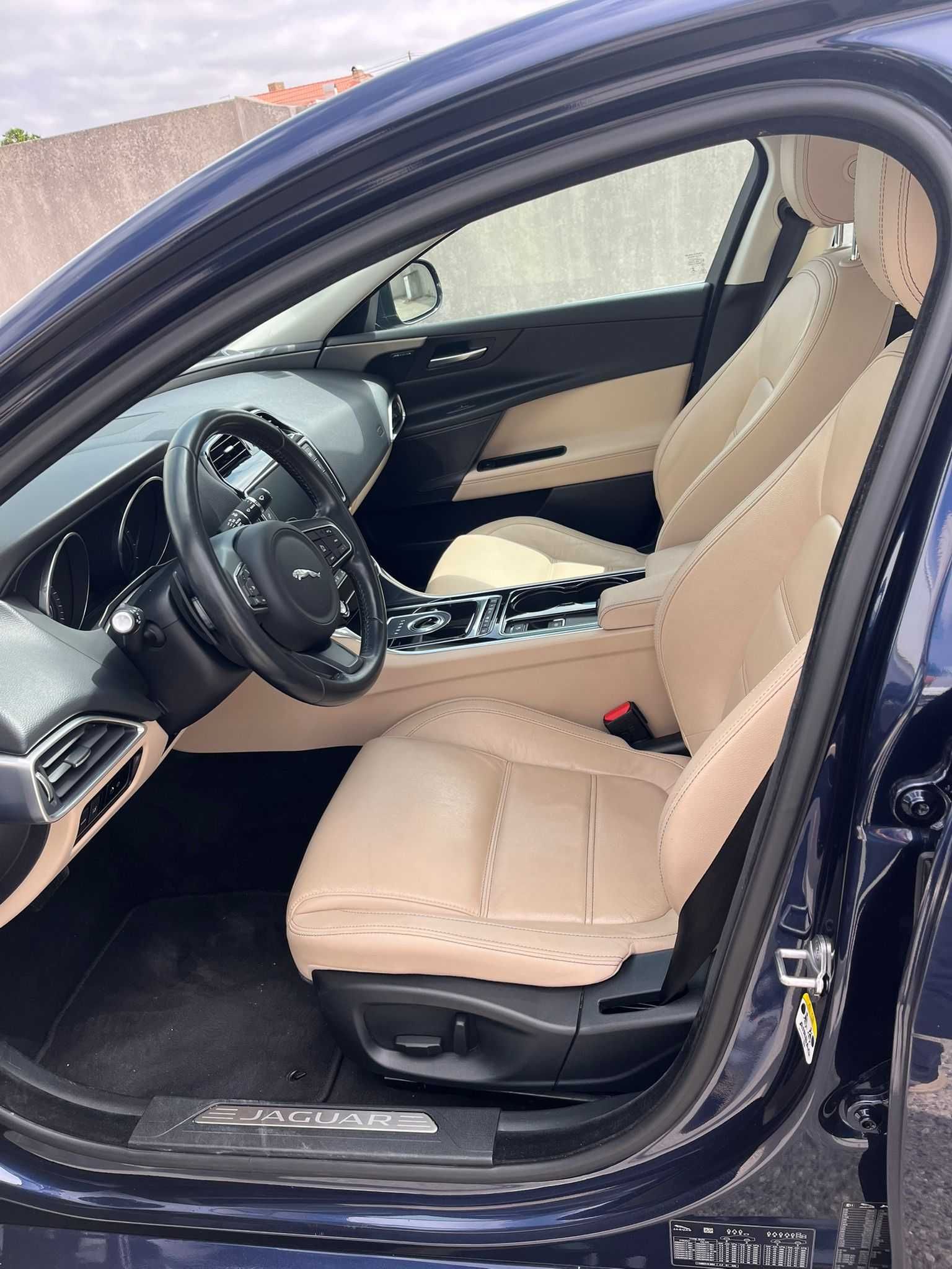 Jaguar XE 2.000 - Como NOVO