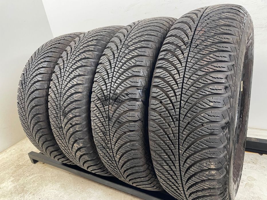 175/70R13 82T GoodYear Vector 4 Season Gen-2  KOMPLET