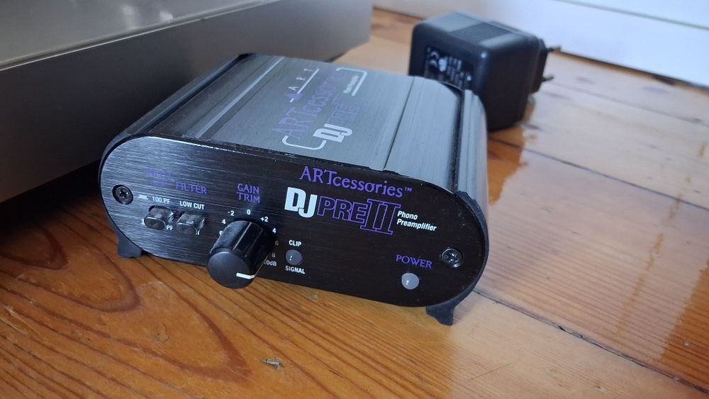 Gramofon DENON DP23F + ARTcessories DJ PRE II + Kabel
