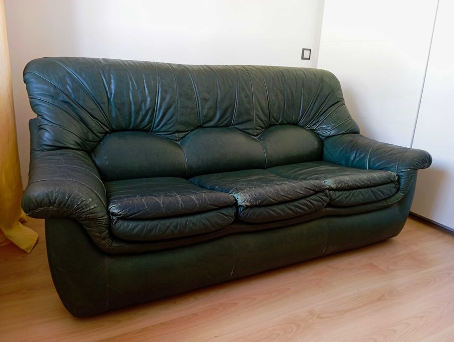 Sofá-cama couro verde