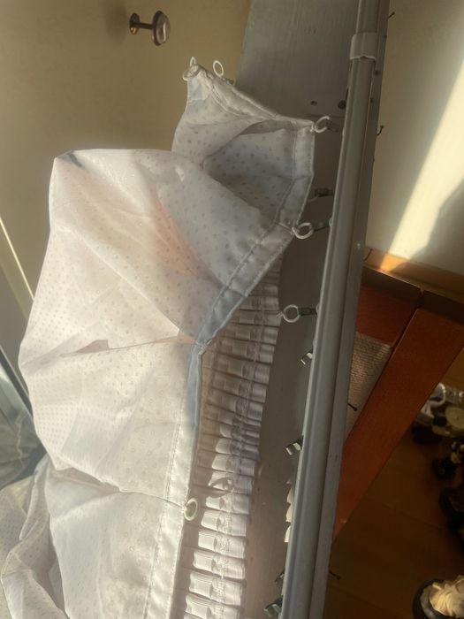 Cortinas brancas e rosa