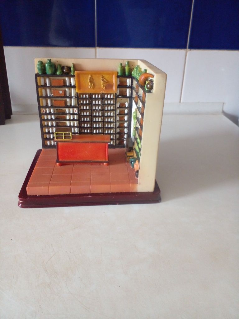 Antigo DIORAMA de Farmácia antiga em loiça