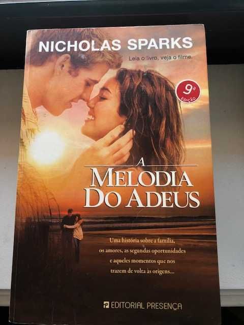 2 livros de Nicholas Sparks: "Juntos ao Luar" e "A Melodia do Adeus"