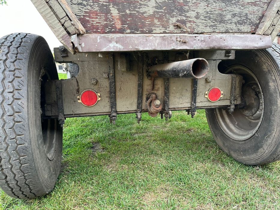 Wóz z zaczepem pod ciągnik