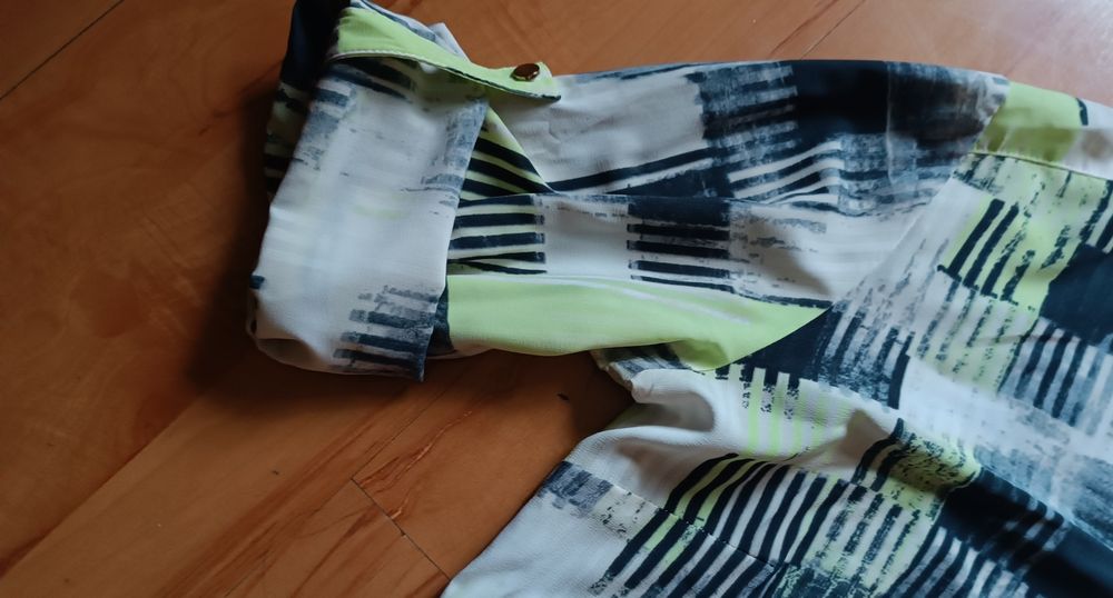Lekka bluzka bluzeczka z regulowanymi rękawami E.M.G. rozmiar 44