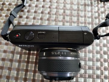 Aparat bezlusterkowy Nikon S1 plus obiektyw 11,27-27,5 mm