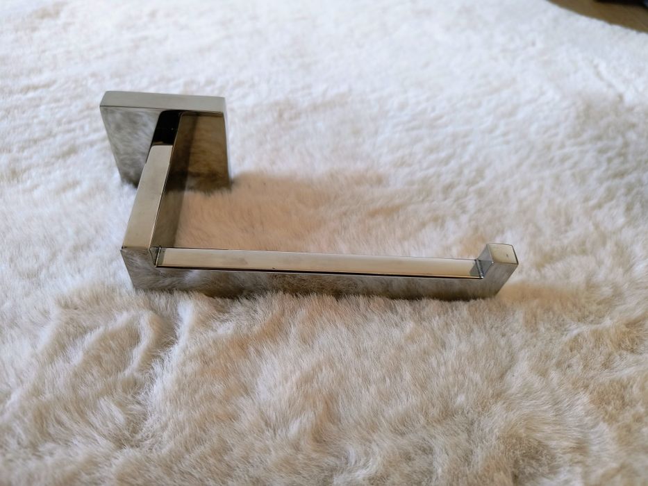 Uchwyt na papier toaletowy srebrny połysk