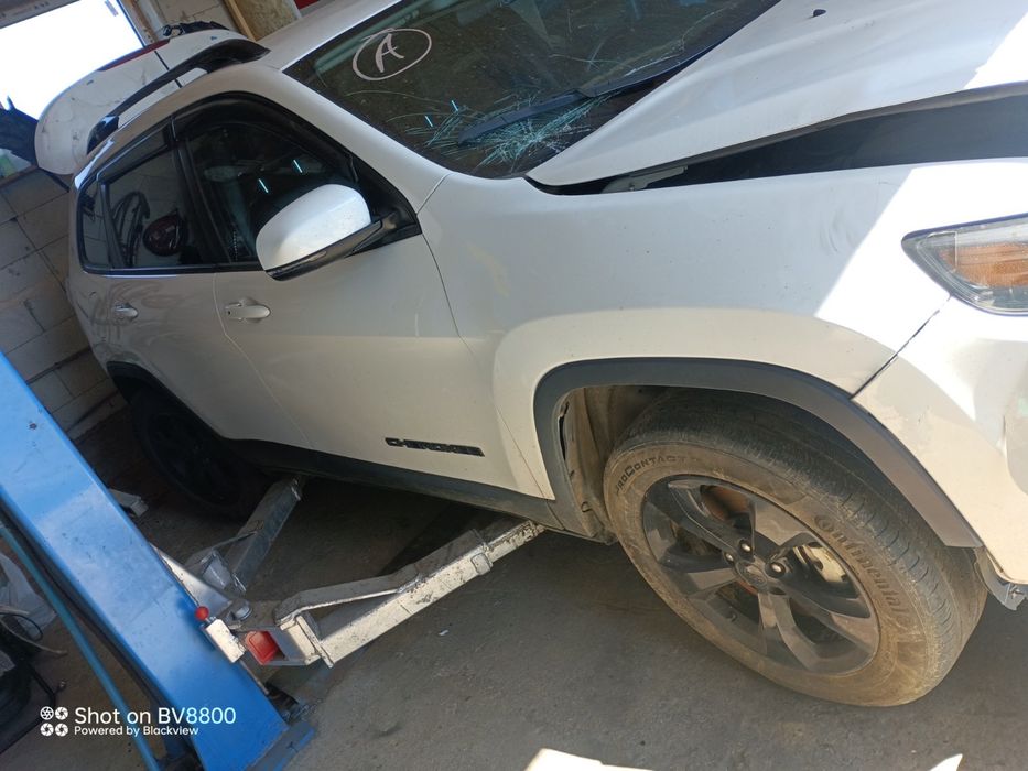 Jeep Cherokee 2020 разборка запчастини шрот