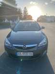 Opel astra j в гарному стані
