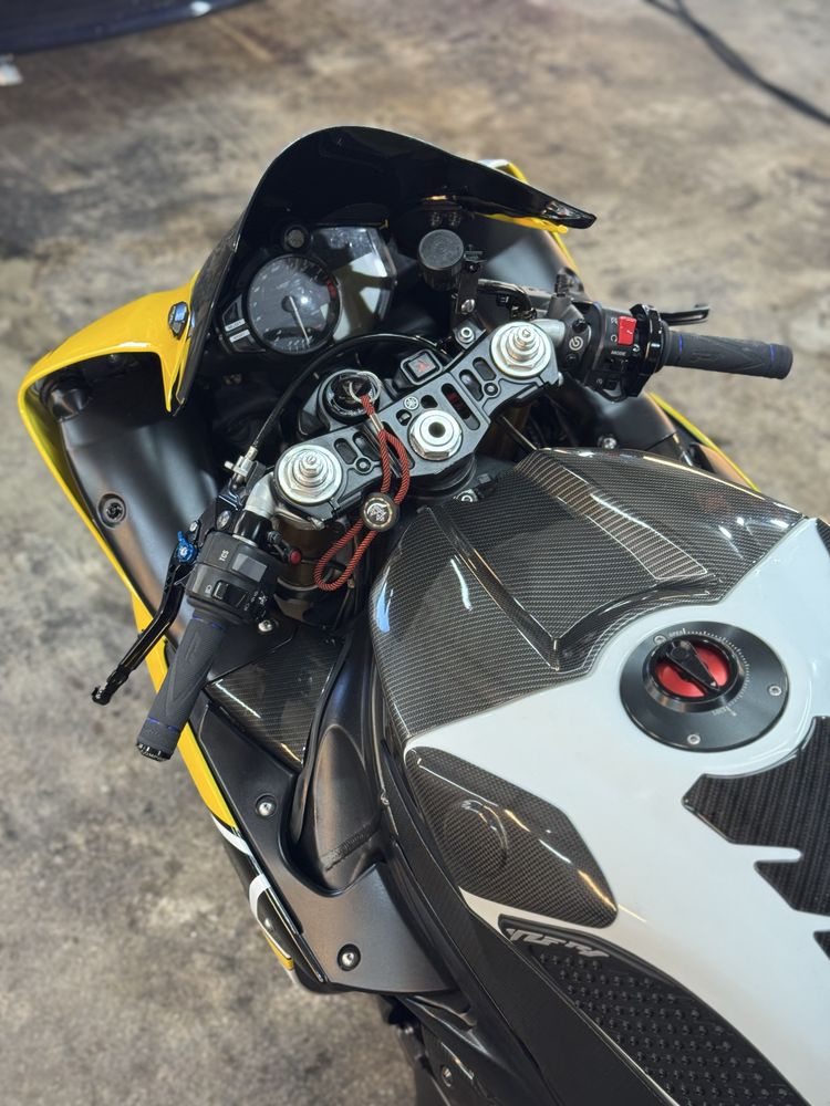 Yamaha yzf r1 crossplane witt Akrapovic
