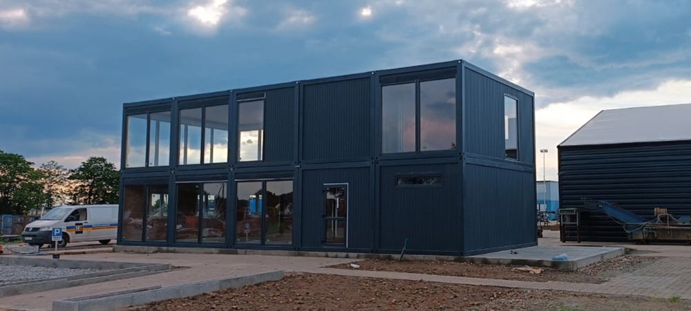 Zestaw kontenerów biurowych handlowych 200 m2 dwupoziomowy