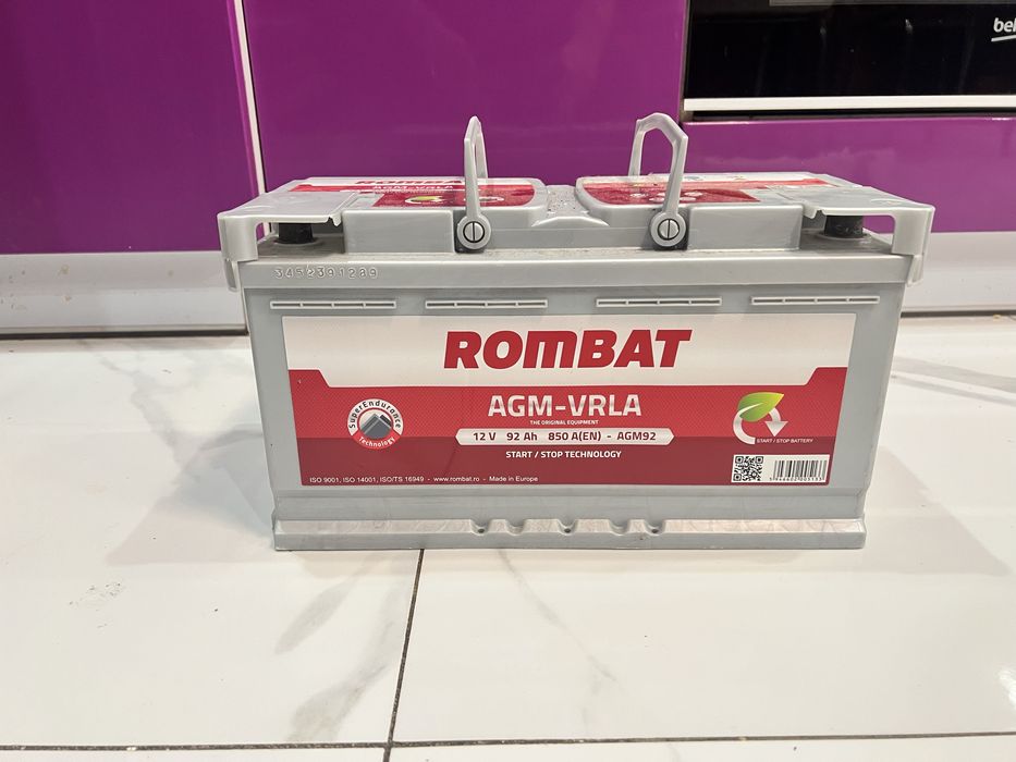 Акумулятор, інвертор, зарядний пристрій, зарядна станція. Станція