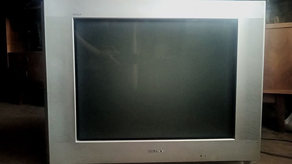 Телевизор  Samsung 72 дюйма