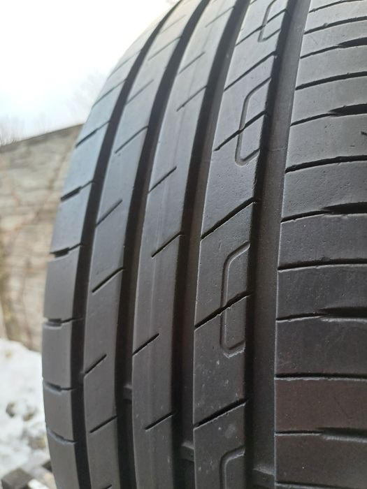 215/55/18 Sprzedam parę opon letnich Goodyear