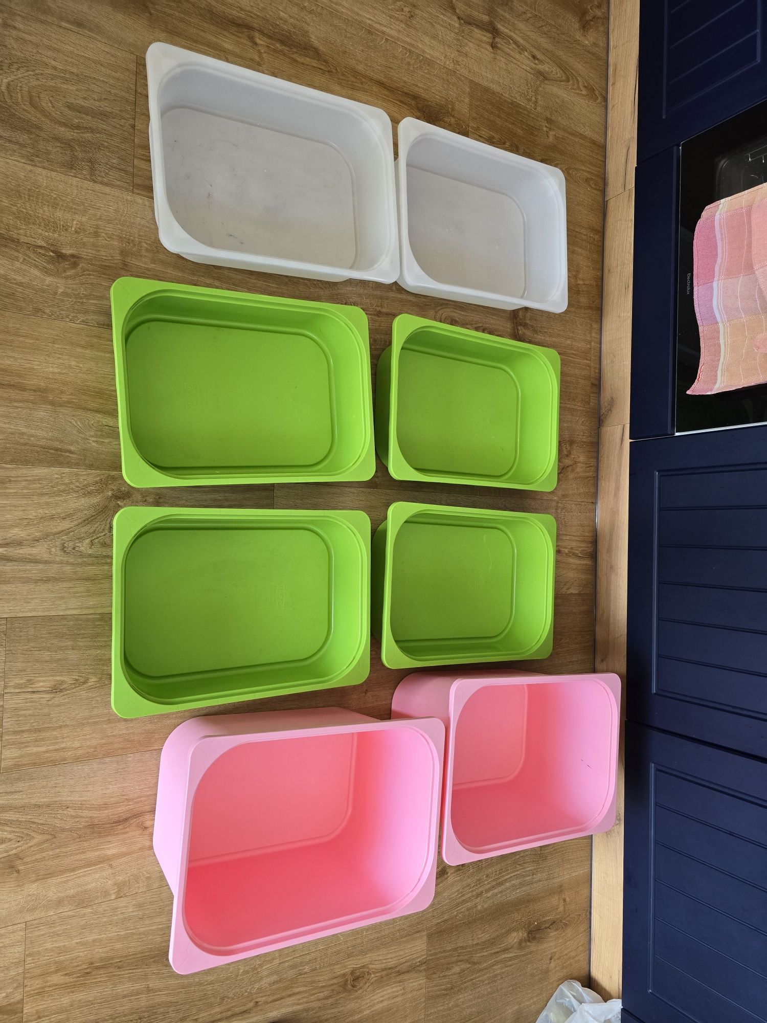 Ikea Trofast z pojemnikami