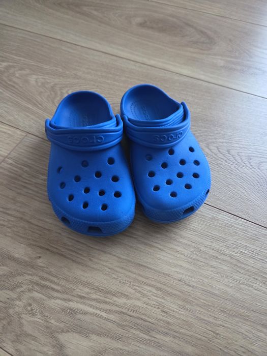 Laczki Crocs c 10