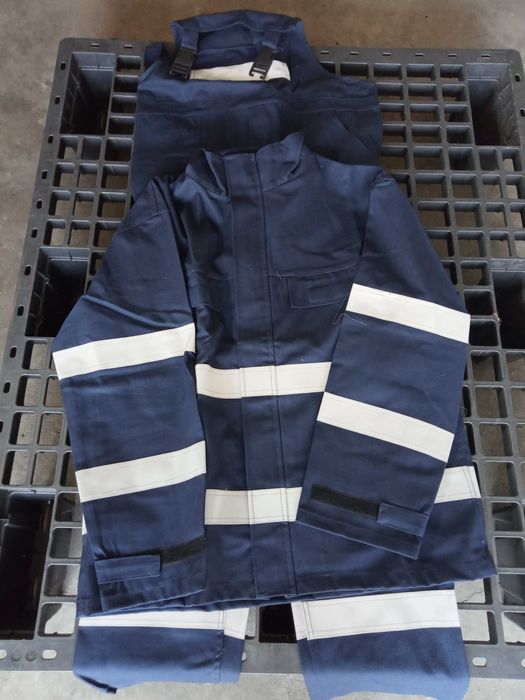 Ubranie robocze MULTI z tąsmami VESTIM