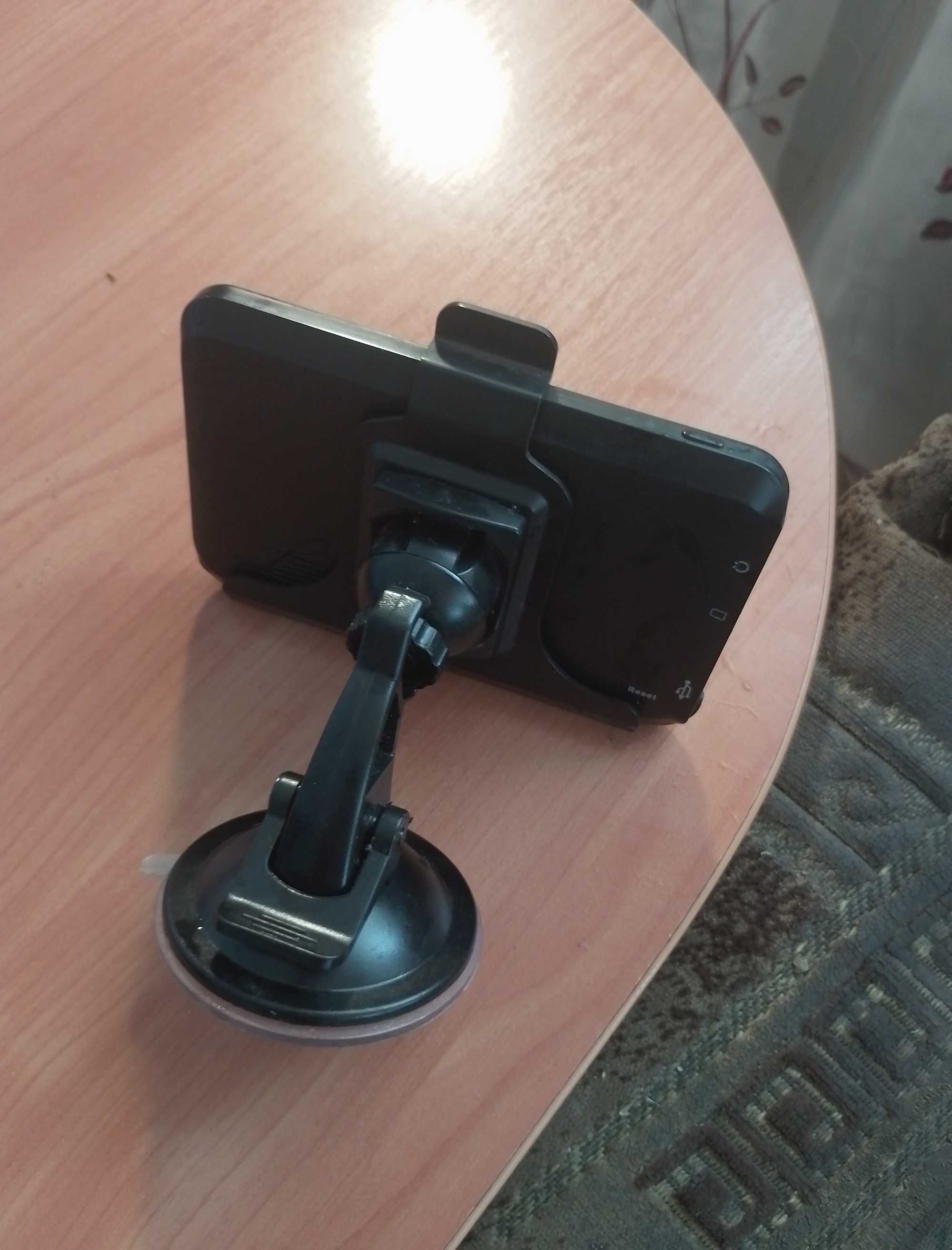 GPS-навігатор Texet TN-733 з діагоналлю 5.0 в гарному стані.