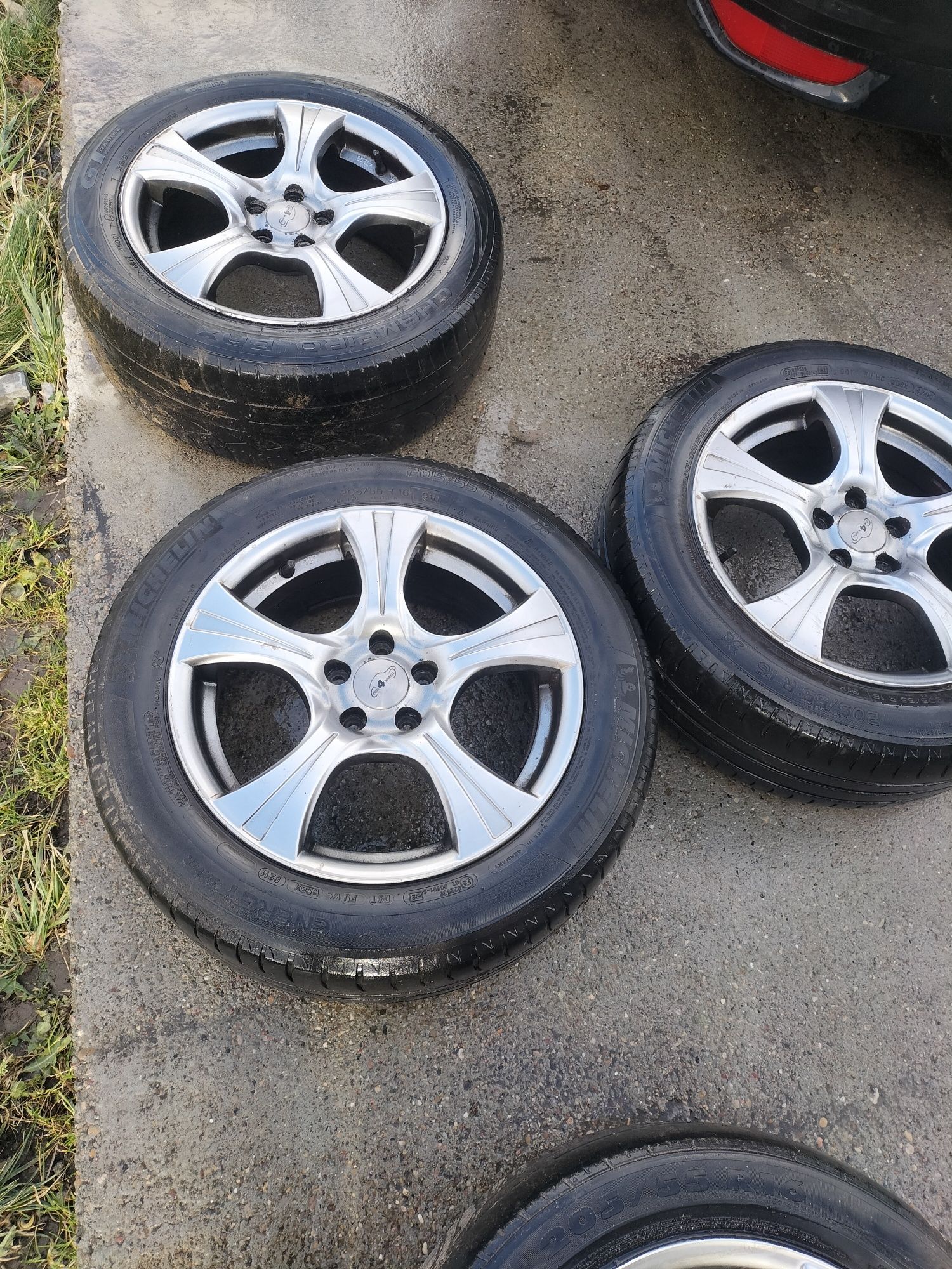 Sprzedam alufelgi 205/55r16