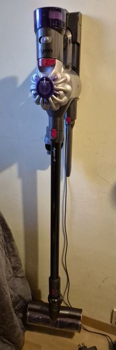 Odkurzacz pionowy Dyson v8