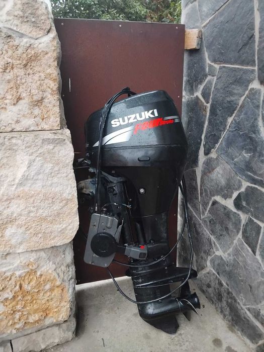 Vendo um motor de popa 25hp Suzuki 4t 2008