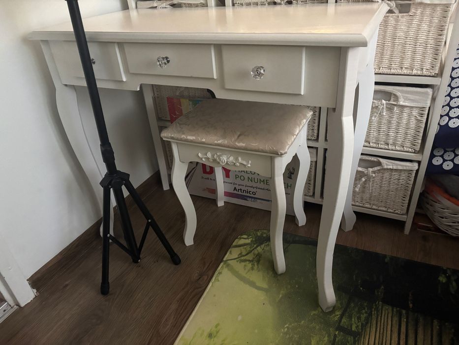 Stolik z krzesełkiem