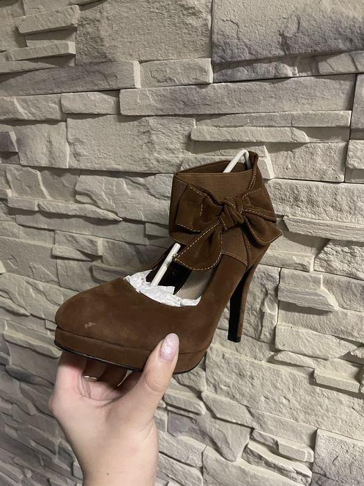 nowe buty na szpilce 37 brązowe