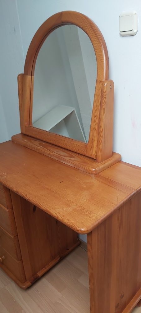 Toaletka z lustrem lub biurko