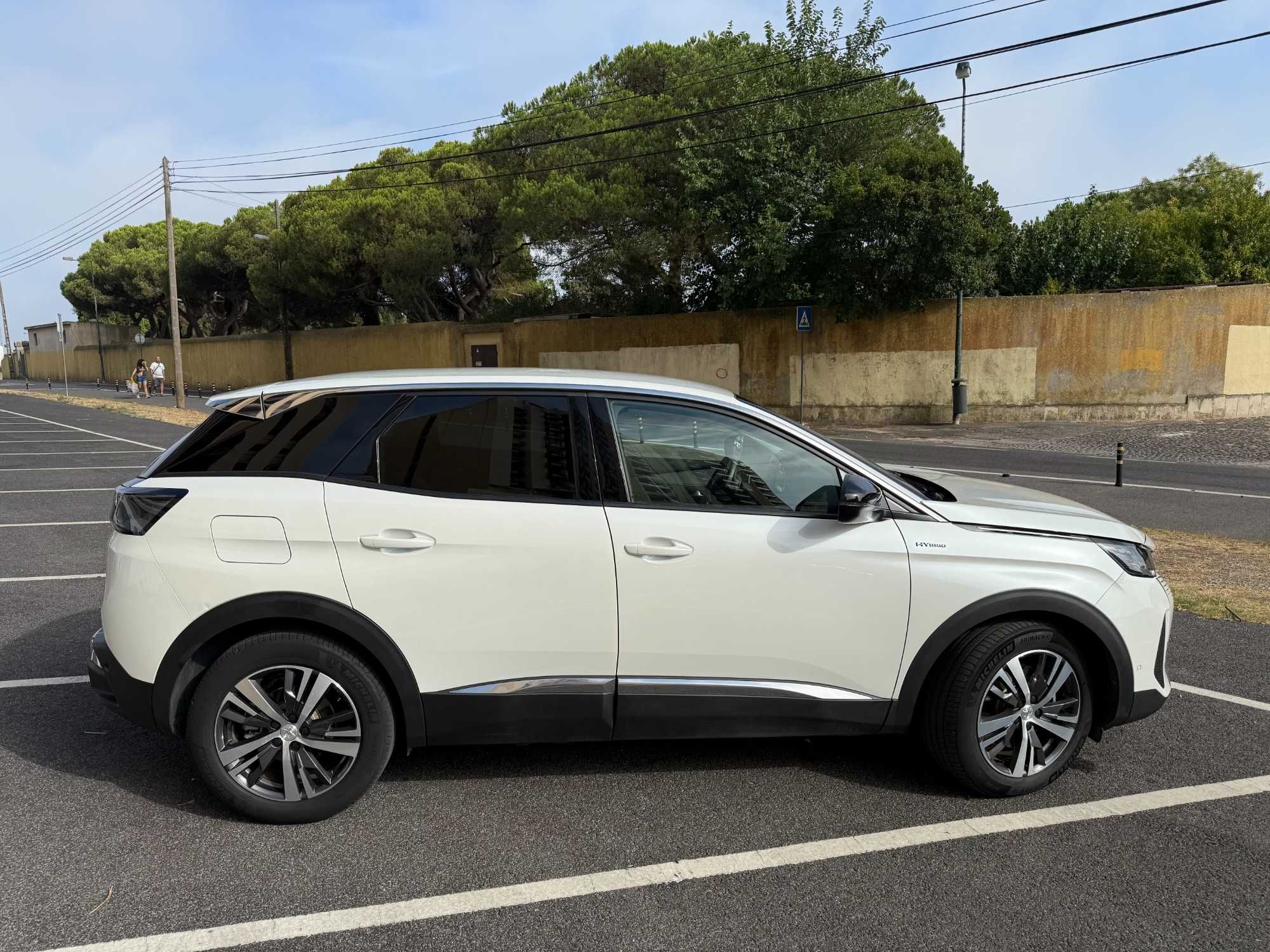 Peugeot 3008 Hybrid Allure Pack 2023 • 225cv • Plug-in • 22.800km