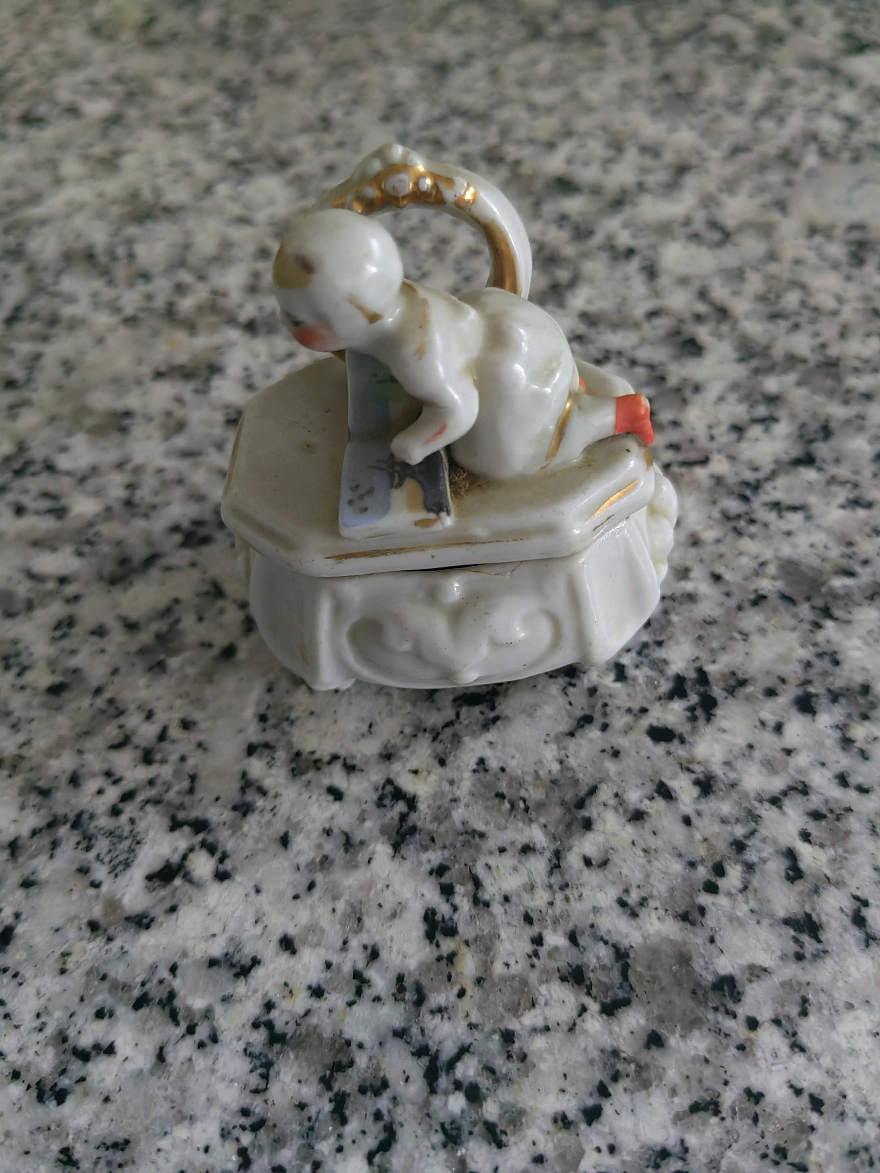 Caixa de porcelana para anéis