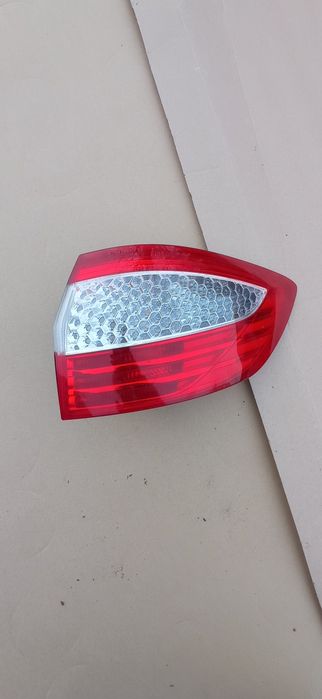 Lampa prawa tylna Ford Mondeo MK IV kombi