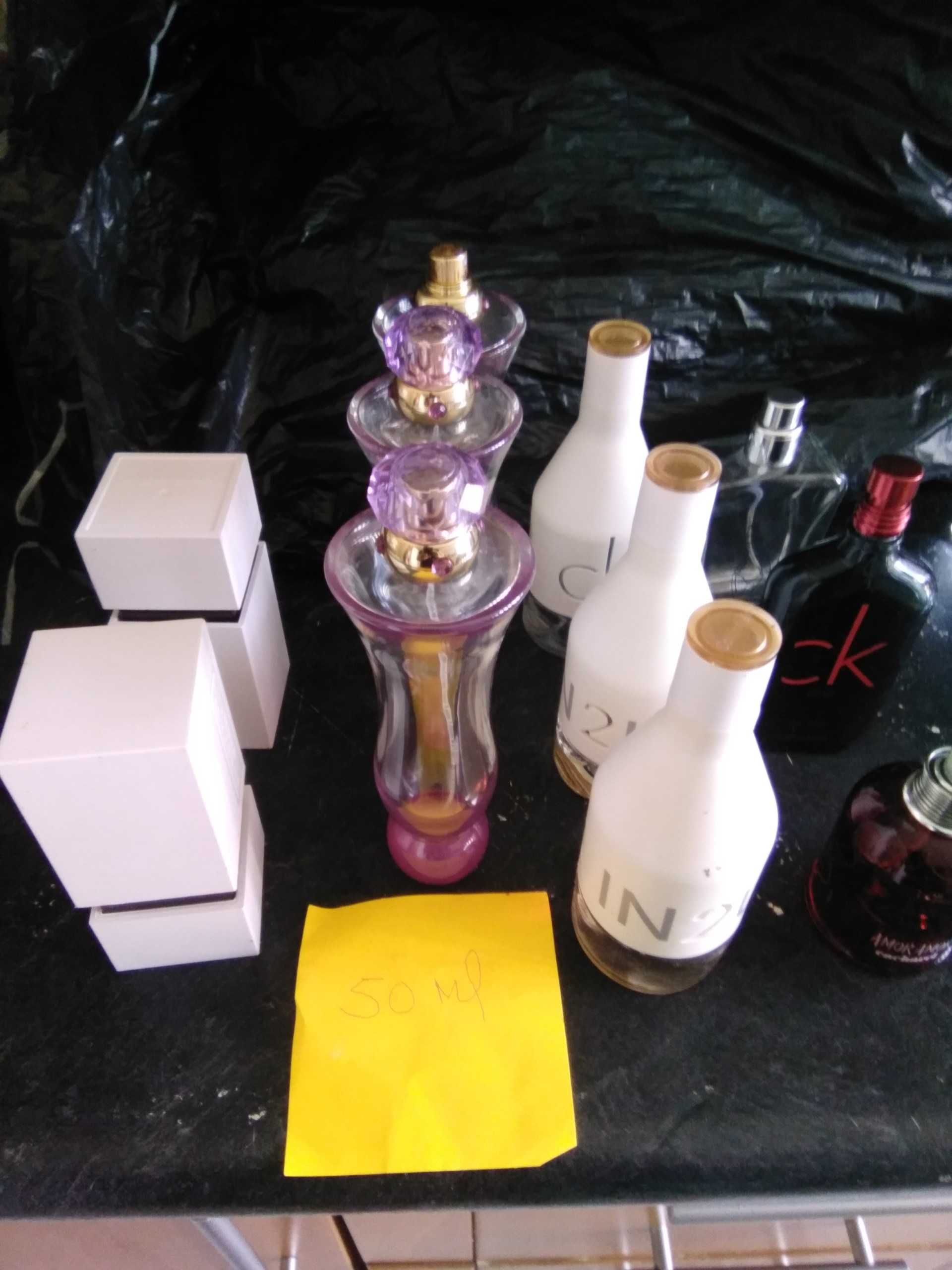Vários frascos perfume Vazios