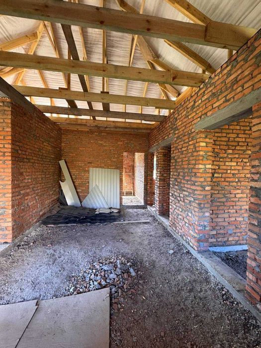 Продаж сучасного будинку поруч з озером. Район (Лезневе)