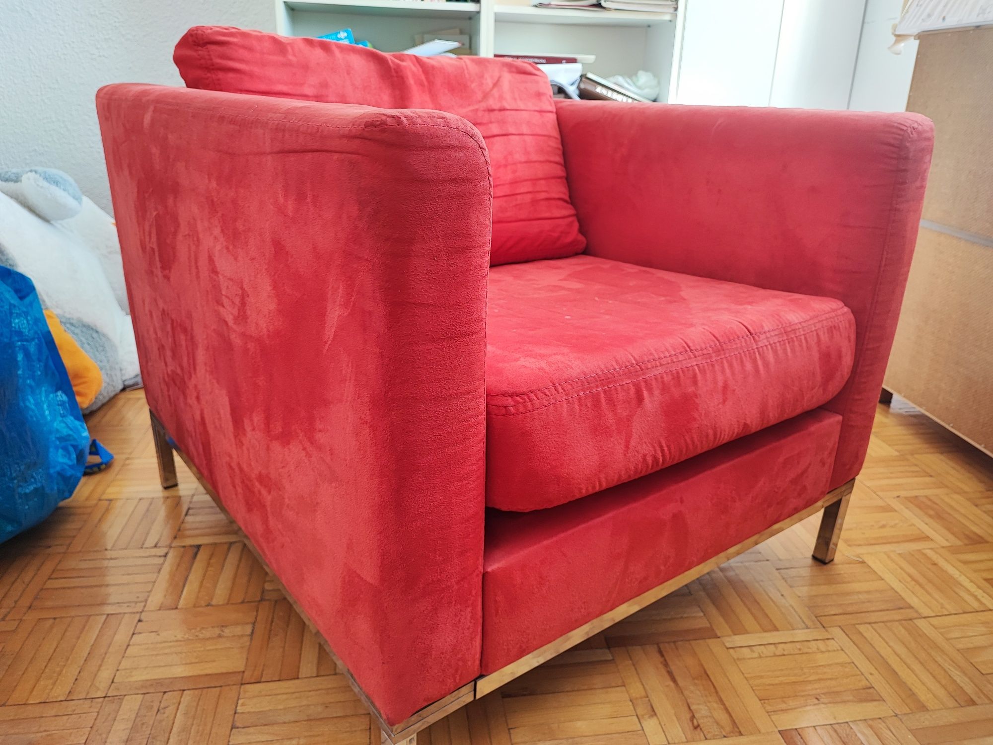 Piękny czerwony fotel