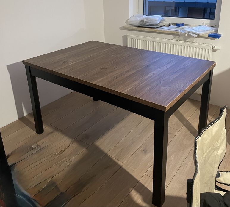 Stół rozkładany – nowoczesny, stabilny, używany