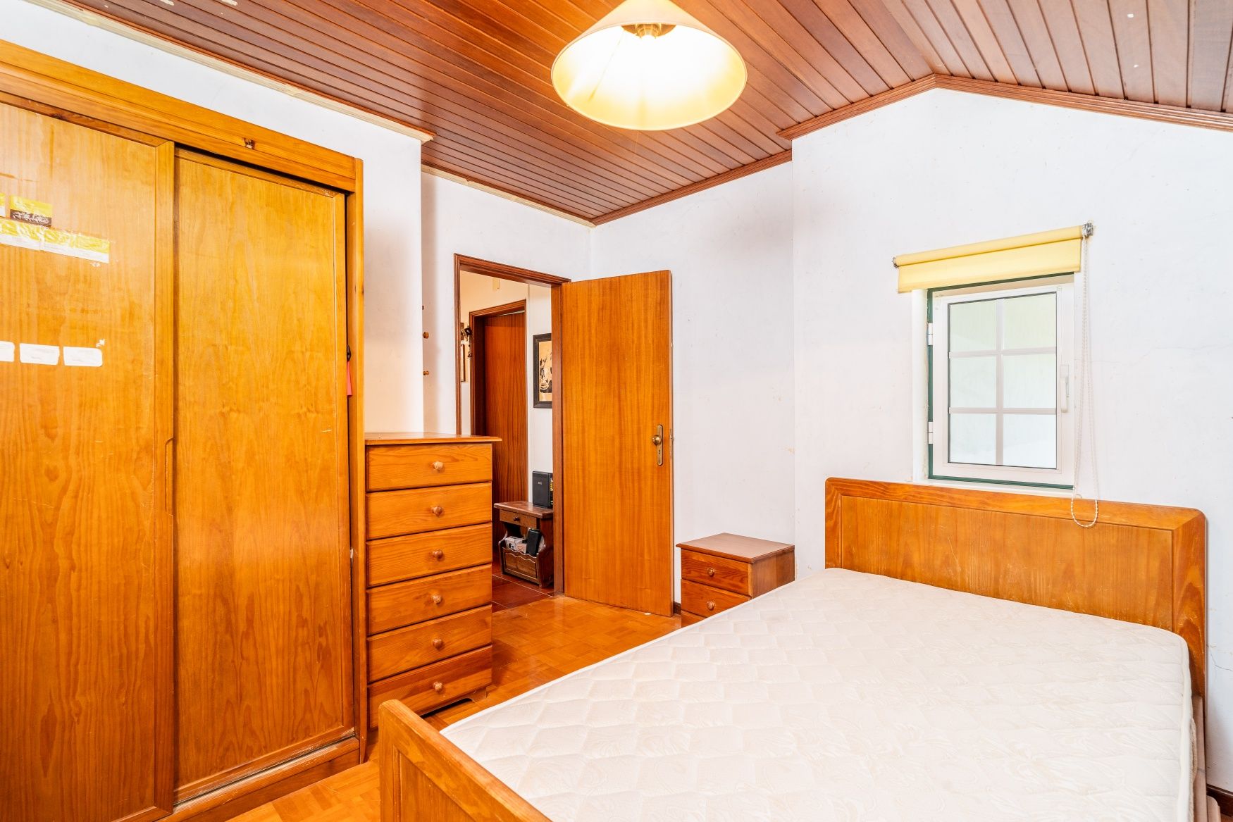 Quarto Solteiro+ Mesa+8 cadeirass