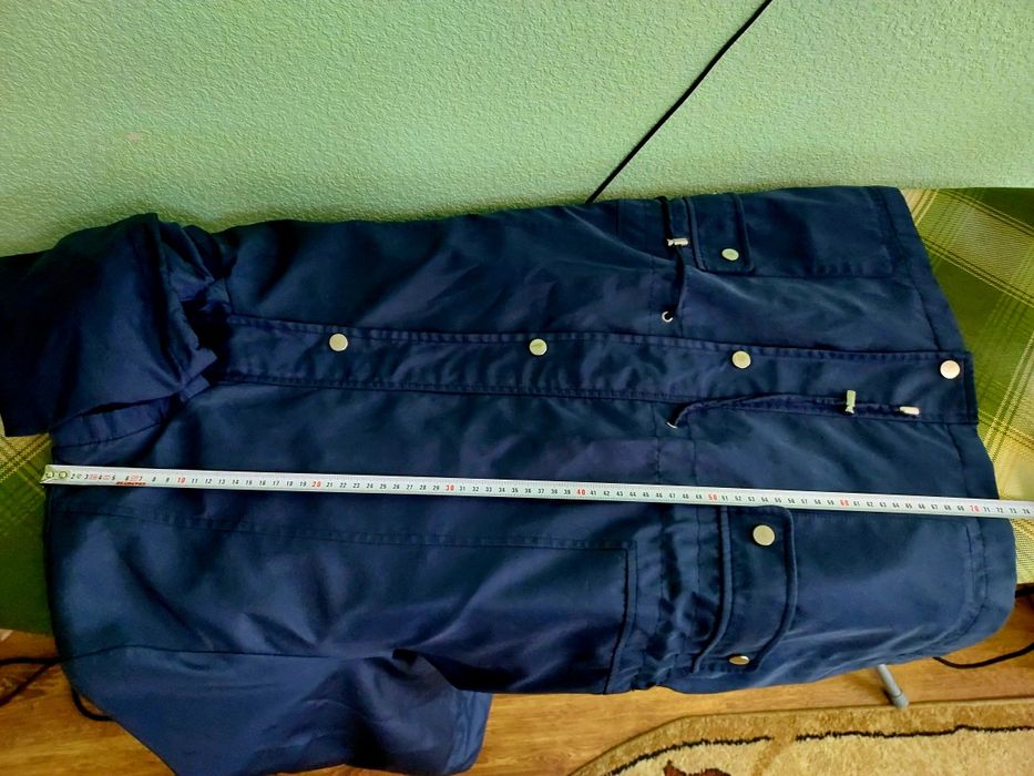 Куртка-ветровка с капюшоном 54-56 размера