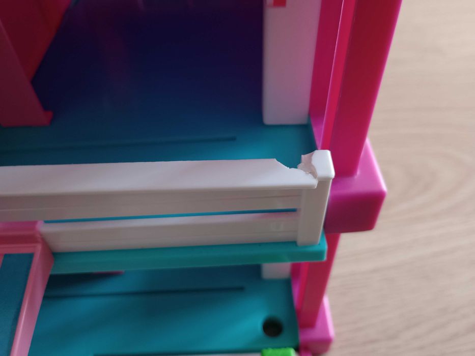 Domek z mebelkami dla lalek