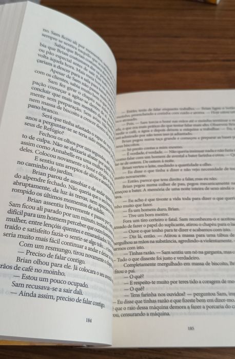 Livros de Nora Roberts. Refúgio e Em Fuga.