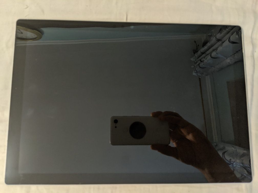 Microsoft Surface Pro 5 m3-7Y30/4Gb/128Gb с клавиатурой и зарядкой