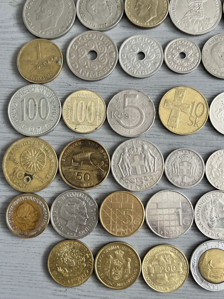 Zestaw monet zagranicznych, każda moneta inna